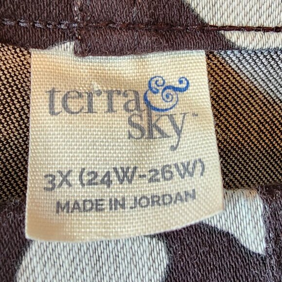 Terra and Sky Plus Size Soft Black Floral Capris Leggings Size 3X (24W-26W) - Picture 7 of 7